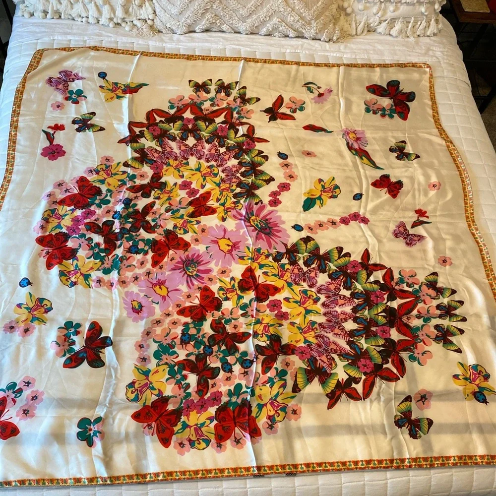 Large 100% Silk Floral & Butterfly Scarf 🌿🌺🐞🦋